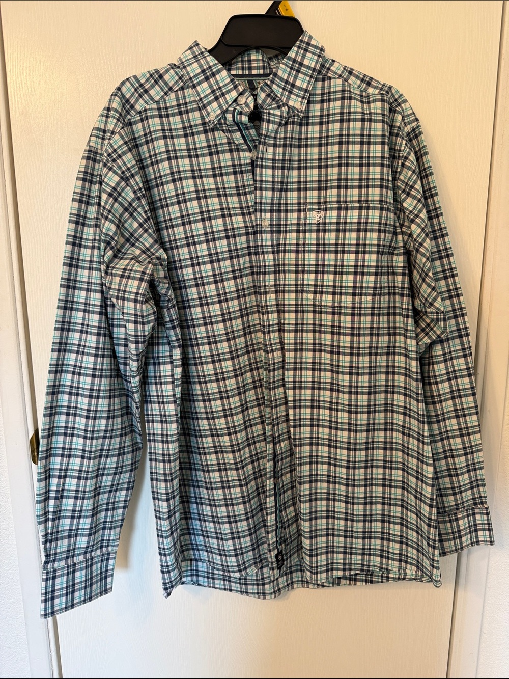 Ariat Men's Long-Sleeve Plaid Button-Down Shirt in White and Blue